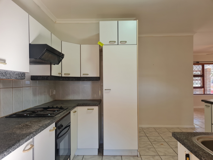 To Let 2 Bedroom Property for Rent in Wavecrest Eastern Cape
